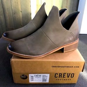 Crevo women’s ankle boots size 7.5